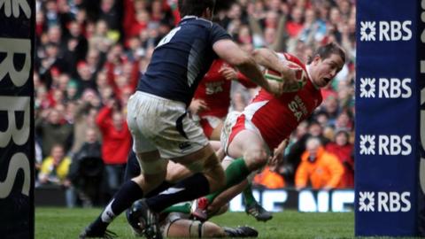 Shane Williams scores for Wales against Scotland in 2010