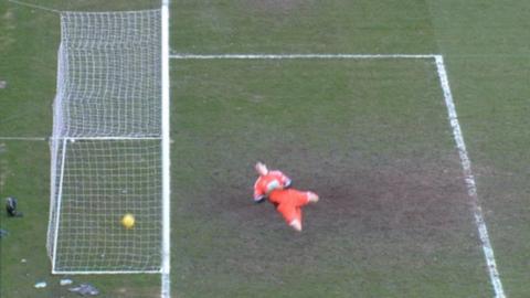 Outrageous goalline gaffe costs Hibs