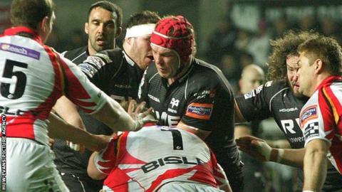 Alun Wyn Jones takes on the Dragons