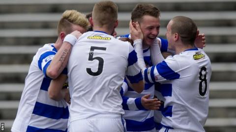 Morton celebrate