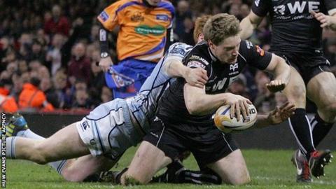 Jonathan Spratt squeezes over in the corner to seal a 23-16 win for the Ospreys against the Cardiff Blues