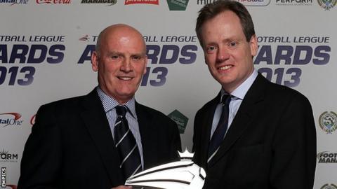 Billy Neil (l)