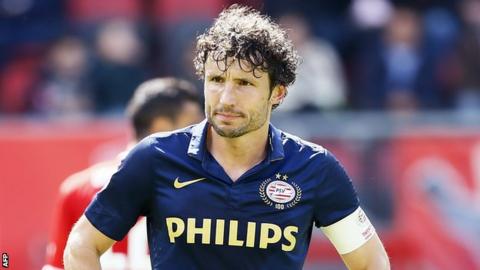 Mark van Bommel ends playing career with red card - BBC Sport