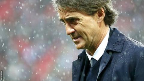 Roberto Mancini in the rain