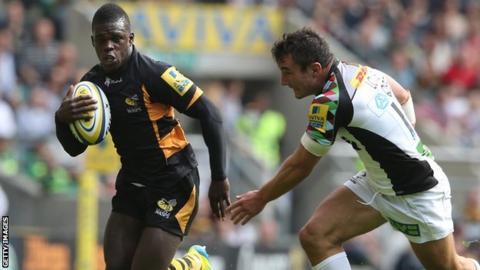 Christian Wade stands up Harlequins' George Lowe to score for Wasps