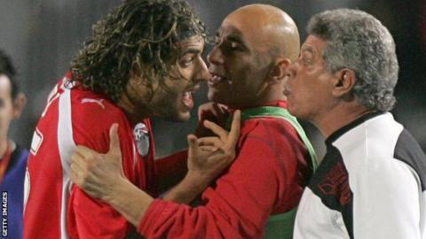 Mido argues with coach Hassan Shehata (right) during Egypt's 2006 Africa Cup of Nations semi-final