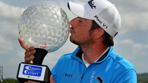 Simon Thornton celebrates winning the Saint Omer title