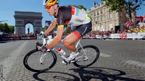 Jens Voigt rounds the Arc d'Triomphe on the Champs-Elysees on the final stage of the 2012 Tour de France