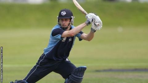 Ollie Newey batting for the Cobo Tigers