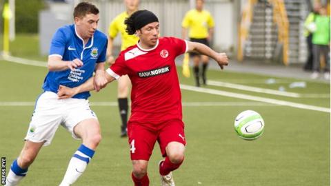 Billy Joe Burns of Linfield in action against Fuglafjordur