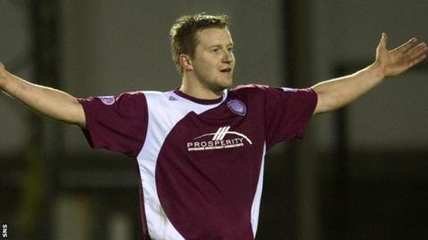 New Dundee signing Steven Doris
