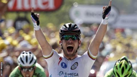 Mark Cavendish celebrates winning stage 13