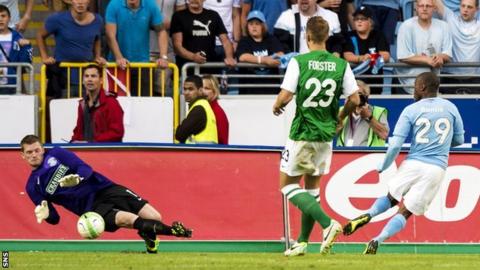 Hibernian goalkeeper Ben Williams blocks a shot by Malmo forward Tokelo Rantie