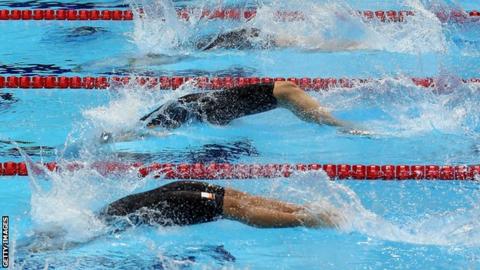 Swimming relay event