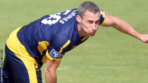 Simon Jones in action for Glamorgan