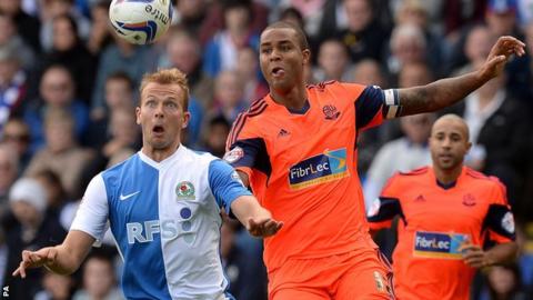 Jordan Rhodes (left)