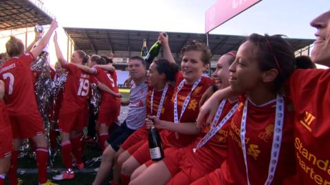 Liverpool ladies celebrate winning the WSL title