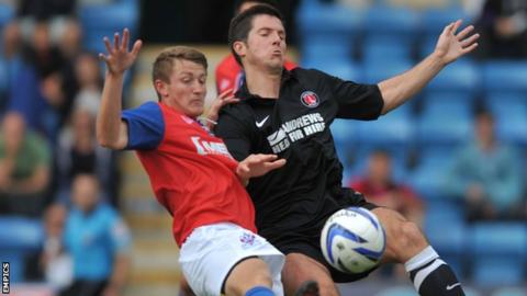 Callum Davies (left) and Charlton's Yann Kermorgant
