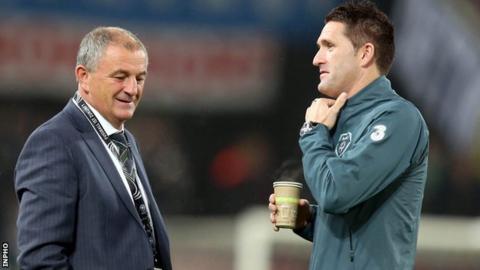 Noel King talks to Robbie Keane before Friday's 3-0 defeat by Germany in Cologne