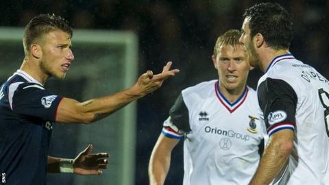 Melvin De Leeuw and Ross Draper were both booked