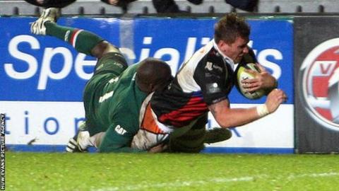 Sam Williams scores for the Ospreys