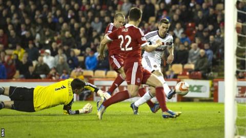 Jamie Walker slips the ball past Aberdeen goalie Jamie Langfield to make it 1-1