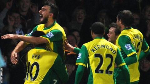 Norwich City's Robert Snodgrass celebrates scoring against West Ham