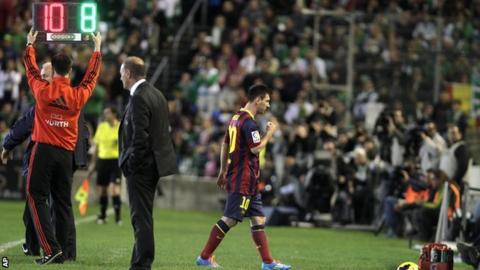 Barcelona's Lionel Messi goes off injured against Real Betis