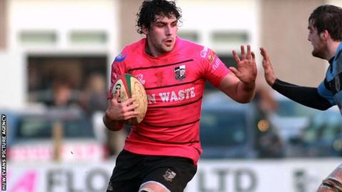 Dragons lock Cory Hill