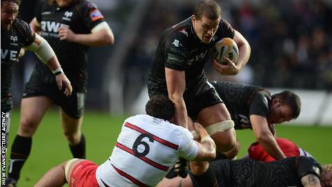 Ospreys lock Ian Evans