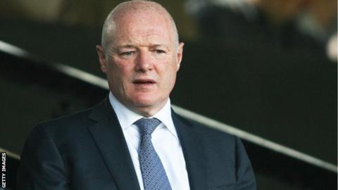 Former Man Utd & Chelsea chief executive Peter Kenyon