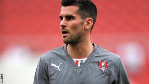 Daniel Nardiello: Rotherham striker joins Bury on loan - BBC Sport