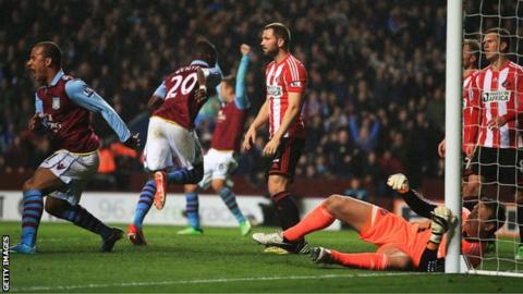 Sunderland on the their way to a 6-1 defeat by Aston Villa