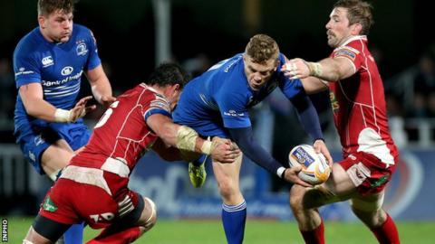 Scarlets pair John Barclay and Aaron Shingler tackle Leinster's Ian Madigan