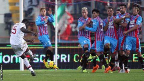 Mario Balotelli scores his first goal in over two months as AC Milan win