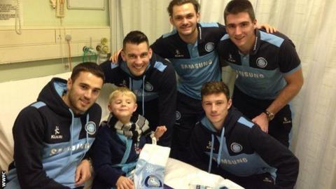 Wycombe squad visit Wexham Park hospital
