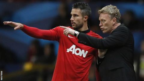 Robin van Persie and David Moyes discuss tactics