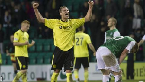 St Mirren were 3-2 winners at Easter Road