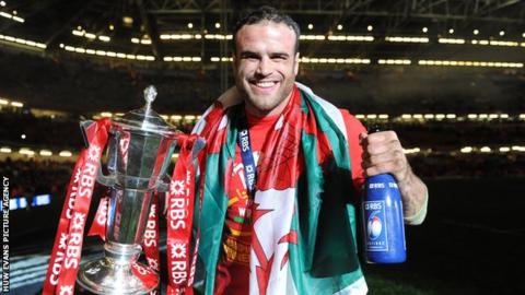 Jamie Roberts celebrates Wales winning the 2013 Six Nations