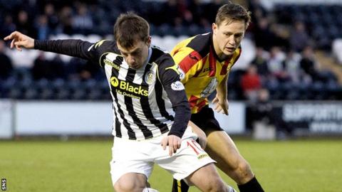 St Mirren's Paul McGowan (left) battles with Partick Thistle James Craigen