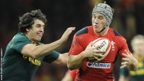 Jonathan Davies in action for Wales against South Africa