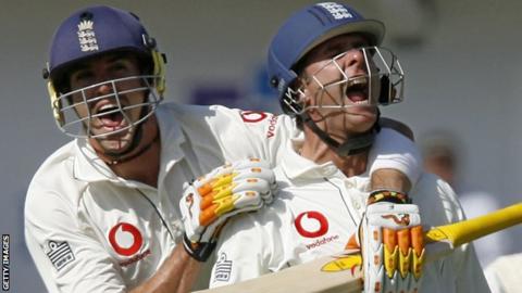 Kevin Pietersen (left) and Michael Vaughan