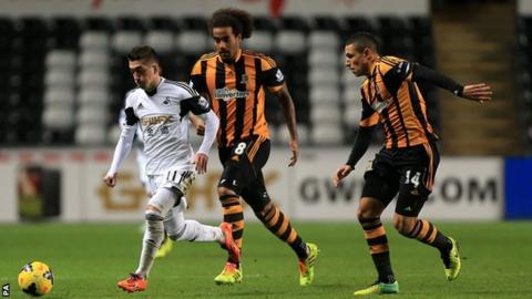 Tom Huddlestone & Jake Livermore chase Swansea's Pablo Hernandez