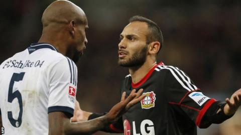 Schalke's Felipe Santana and Leverkusens Oemer Toprak