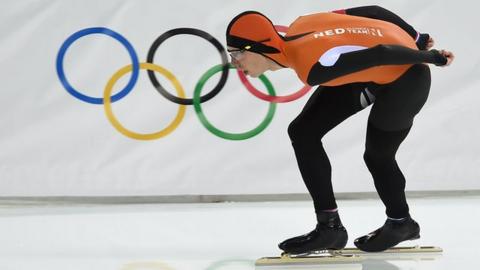 Jorrit Bergsma sets an Olympic record