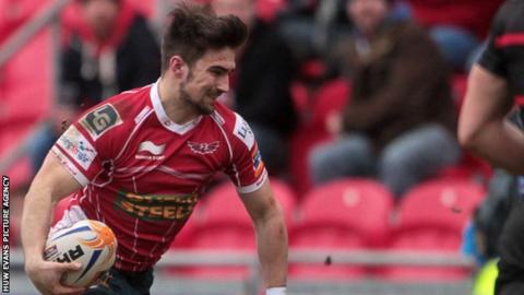 Jordan Williams scores for Scarlets
