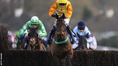 Bally Legend stretches clear at Kempton Park
