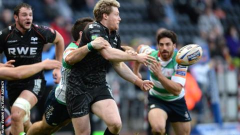 Ospreys centre Jonathan Spratt