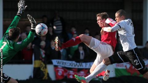 Johnny Hunt gives Wrexham the lead against Hereford