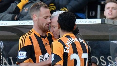 Alan Pardew headbutts David Meyler